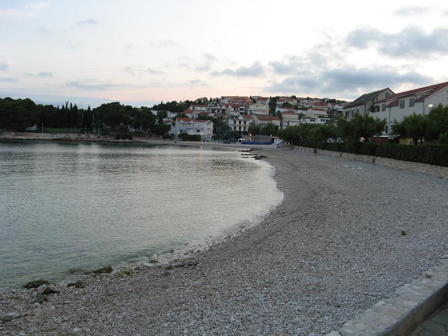 Pláž v Primoštenu, Chorvatsko